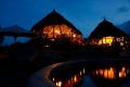 Mihingo-Lodge bei Nacht