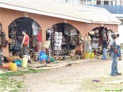 Kunsthändler im Crafts-Village in Kampala, Uganda