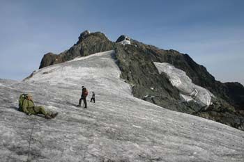 Advantage Safaris Uganda: Mountain climibing in Uganda