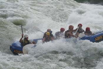 Advantage Safaris Uganda: white water rafting on the Nile river in Uganda