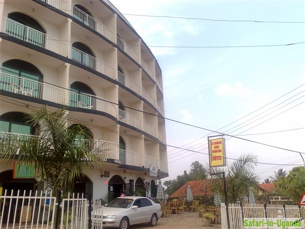 Le Grand Chez Johnson Hotel